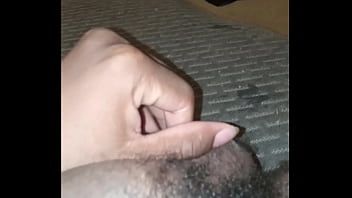 Oynat 5/5 superdariusguy akşamları ıslak fındıklarına masaj yapıyor