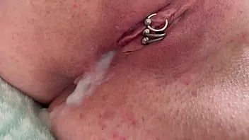 Redare Îmi drac păsărica străpunsă cu două esperma pe și înăuntru creampie