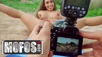 play (Бриана Бандерас) с ее удивительными сиськами трахает своего фотографа - mofos
