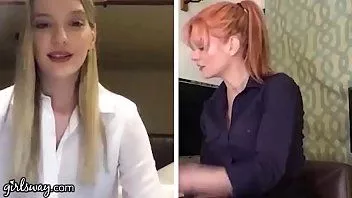 Reproducir Girlsway kenna james y su jefe se masturban a distancia durante la cuarentena