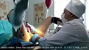 Putar Gadis diperiksa di ginekolog - badai orgasme