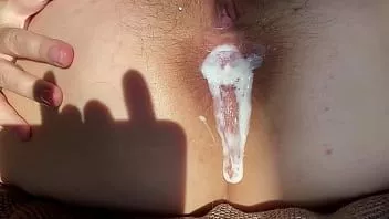 Riproduci Inseriscono uno speculum anale nel mio buco anale peloso e mi inculano. il mio anale diventa capiente, ne esce crema bianca, voglio il sesso anale.