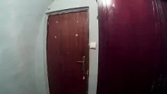 Redare Un amator curbat îl seduce pe un reparator cu fundul ei mare și ia o esperma fierbinte în față