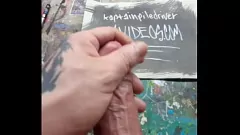 play La bordure d'une grosse bite entraîne une éjaculation explosive