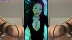 播放 热射精汇编：丰满的辣妹和强烈的口交