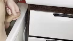 Jouer Session solo intense de SuperMDick33 avec son énorme bite dans la salle de bain