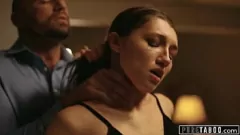 Odtwórz Rozwiedziona brunetka Maya Woulfe potrzebuje mężczyzny na ostry seks i głębokie gardło