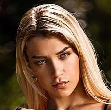 अभिनेता Elena Vedem