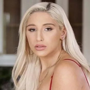 अभिनेता Abella Danger