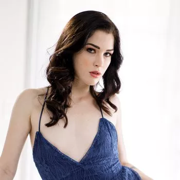 अभिनेता Evelyn Claire