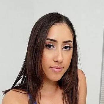 Actrita Kira Perez